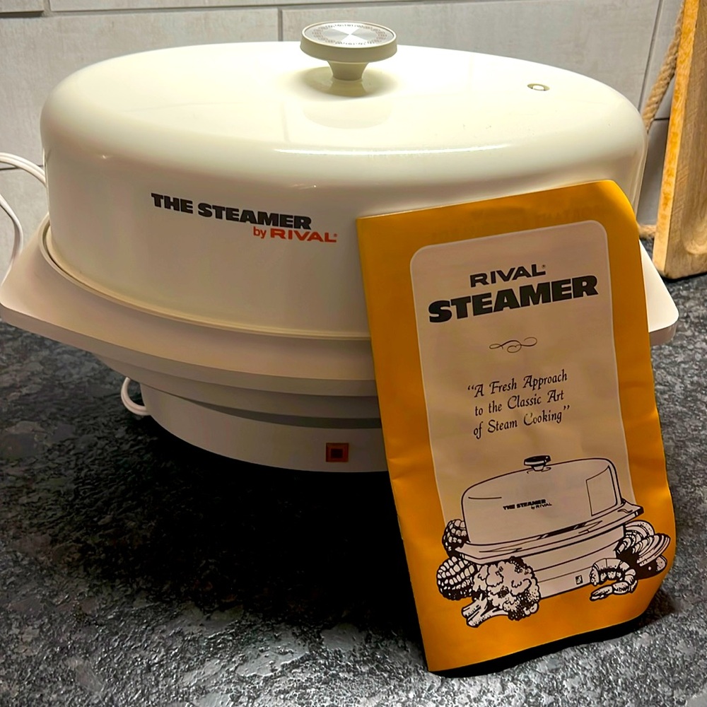 Vintage Rival steamer. New without box. Tested and works well. Heats instantly